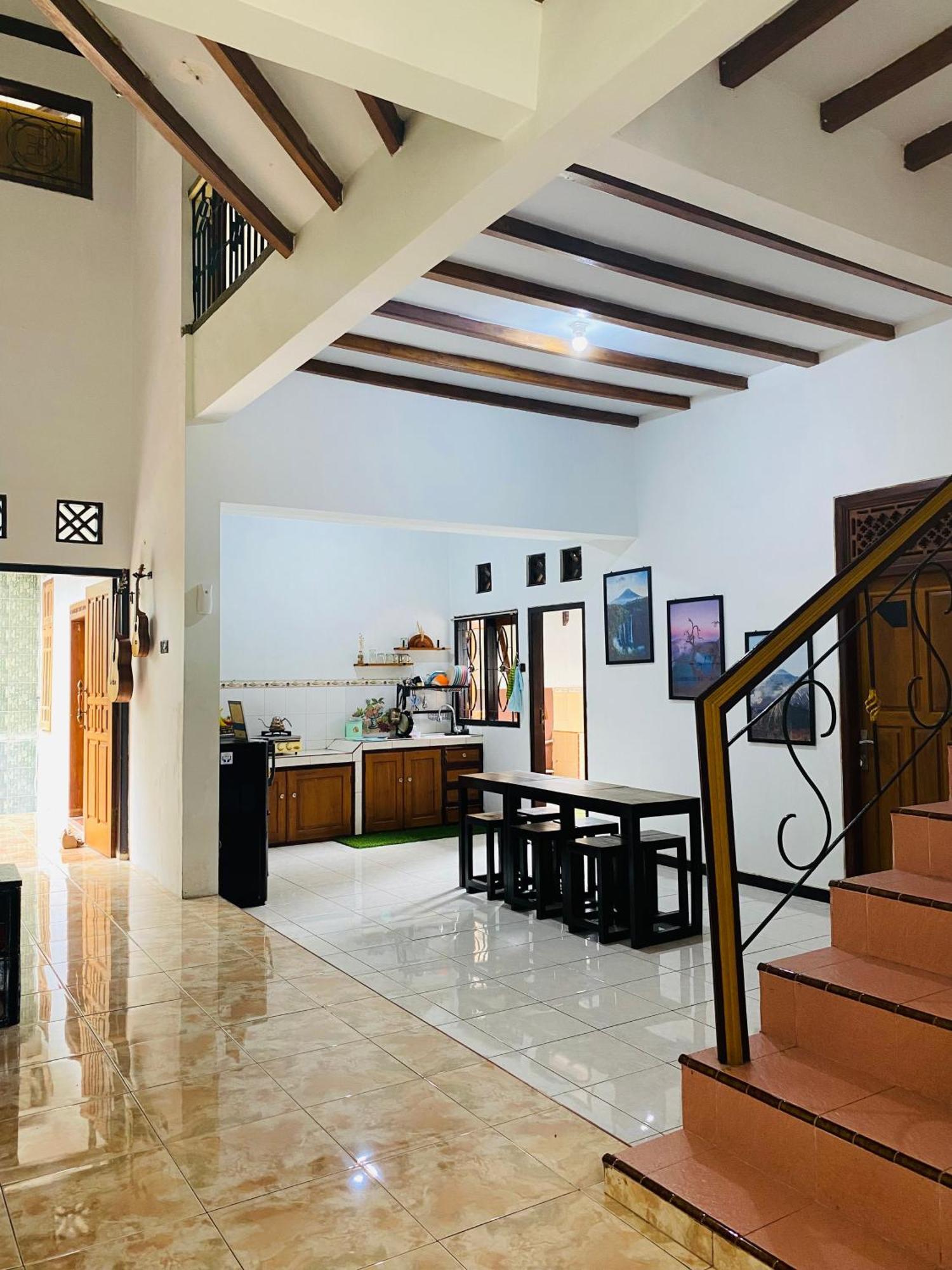 Zzz Hostel Banyuwangi  Luaran gambar